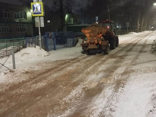 829 тонн песко-соляной смеси высыпали за сутки на дороги Иванова